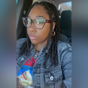 Meet your Posher, Caleisia